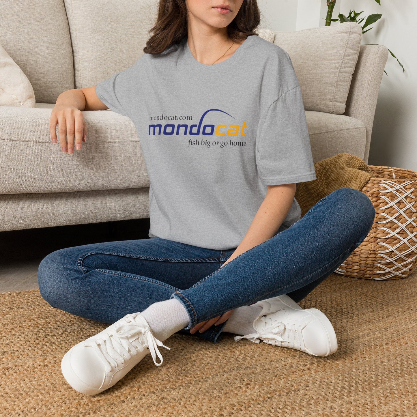 T-Shirt — Mondocat Logo "fish big or go home" Casual Graphic Tee
