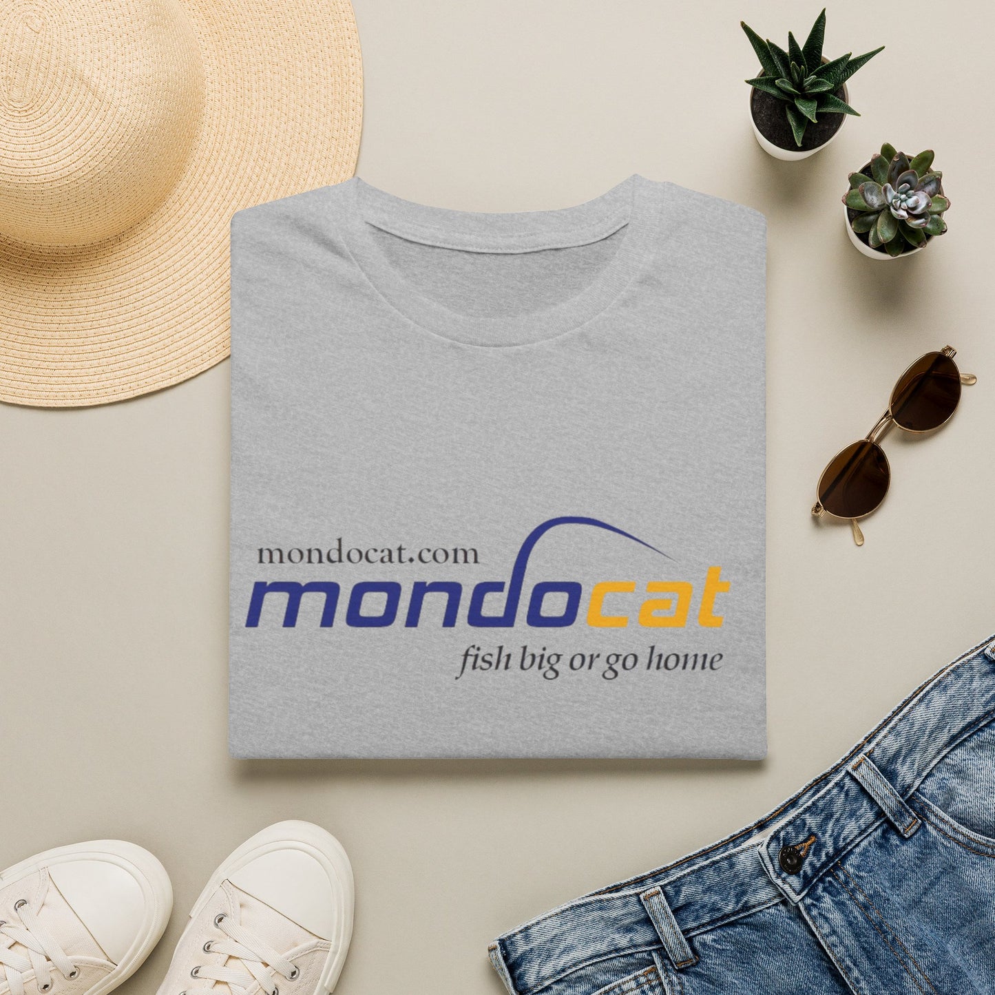 T-Shirt — Mondocat Logo "fish big or go home" Casual Graphic Tee